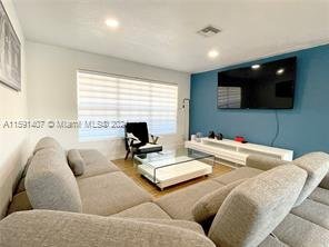 Building Photo - 11625 N Miami Ave