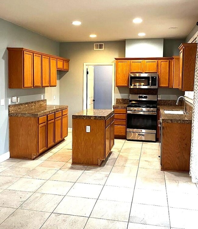 Building Photo - 730 Tatum Ave