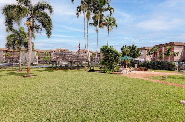 Foto del edificio - 8141 SW 24th Ct