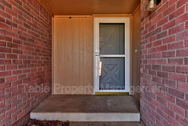Foto del edificio - 6920 Woodlake Dr
