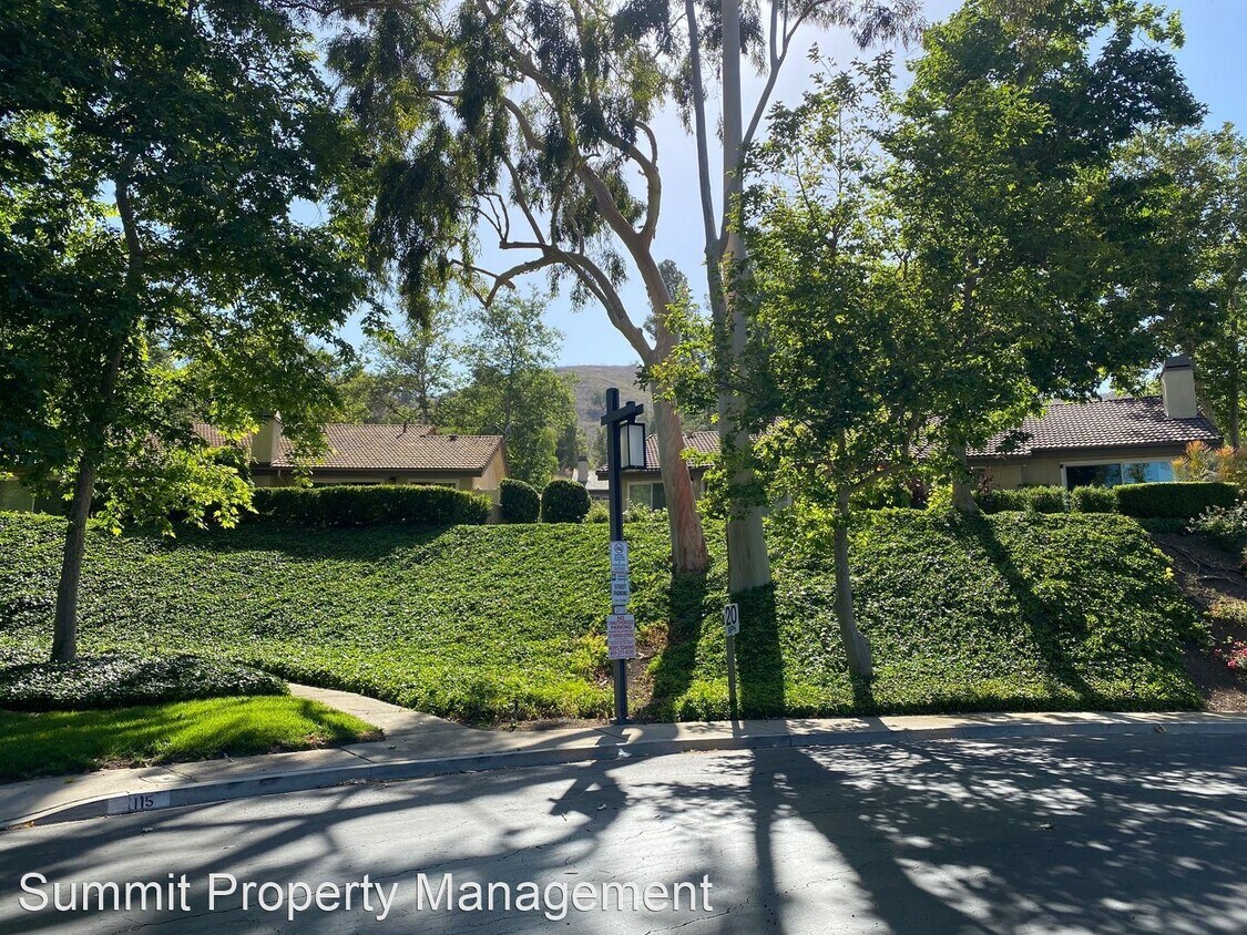 Primary Photo - 2 br, 1 bath House - 111 N. Sparrowhawk Lane