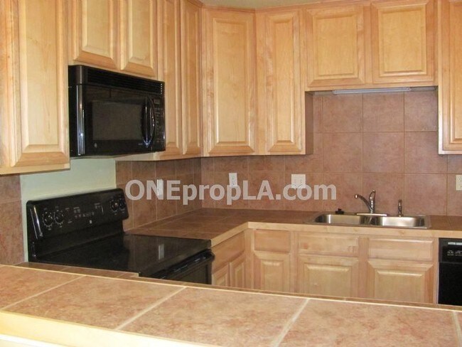 Building Photo - 809 Summer Breeze