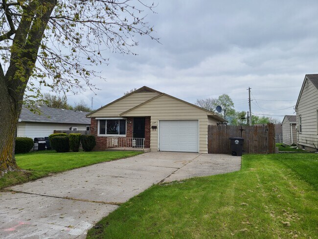Building Photo - 2326 White Oak Ave