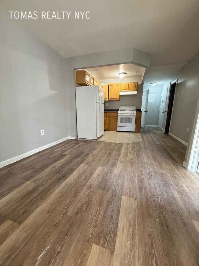 Foto del edificio - 998 Jennings St