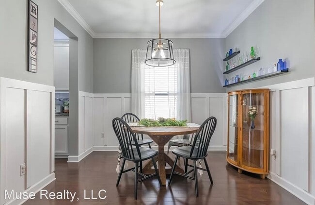 Building Photo - 4 br, 2.5 bath House - 2134 Gillette Drive