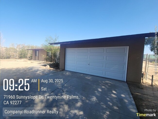 Building Photo - 3 Bedroom 2 Bath home
