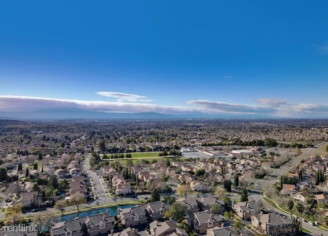 Building Photo - 3 br, 2.5 bath Townhome - 3669 jasmine cir