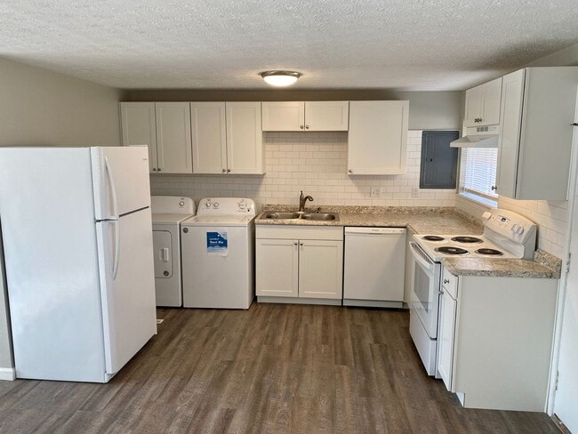 Building Photo - 301 Ives Ln