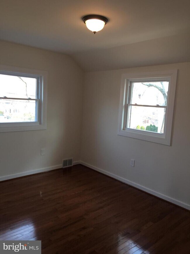 Building Photo - 16 S Aberdeen St