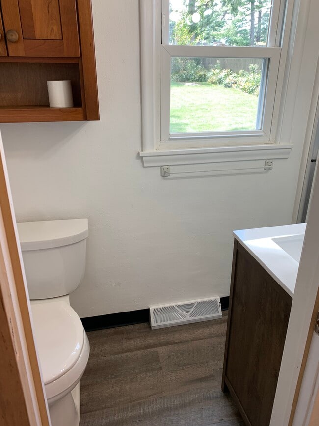 Building Photo - 1611 E Ave NW