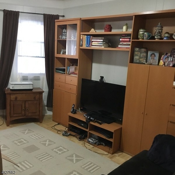 Foto del edificio - 365 Harding Ave