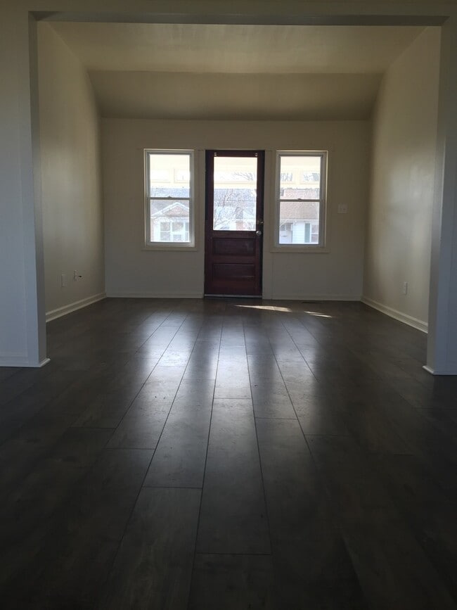 Building Photo - Bristol Borough-Three Bedroom Home Available Mid February