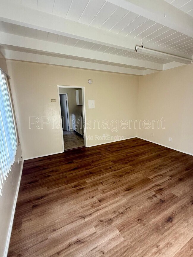 Foto del edificio - 6645 Etiwanda Ave