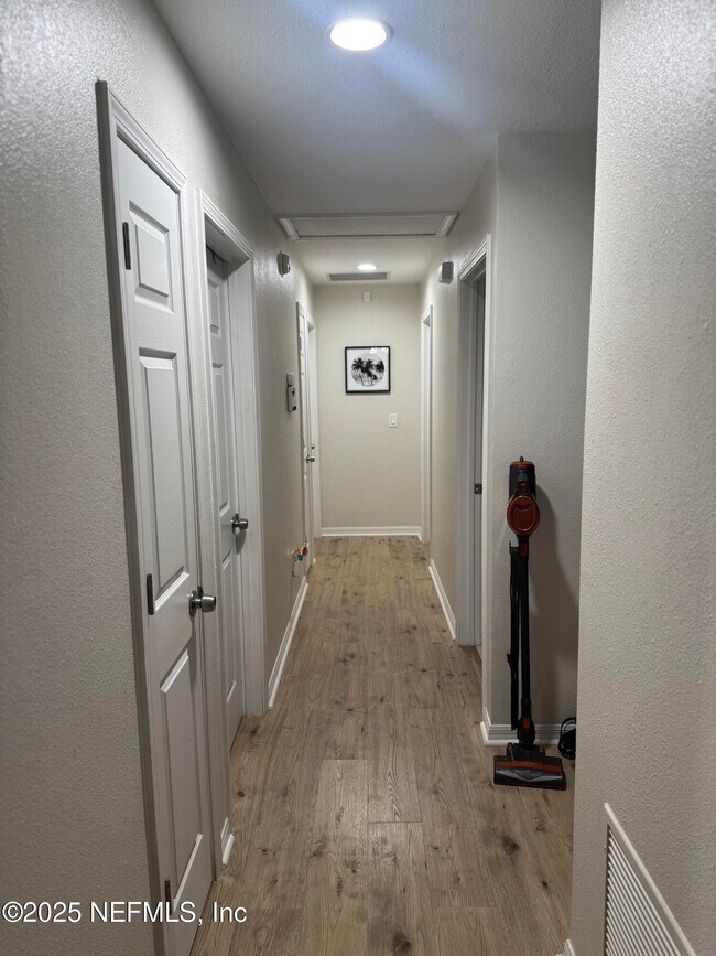 Building Photo - 3702 Wood Creek Ln