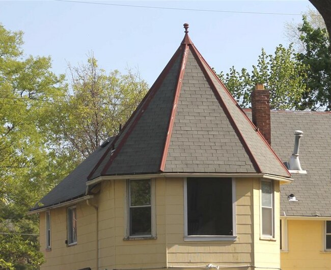 Torre con vista exterior en Carriage House - 1206 Bryden Rd