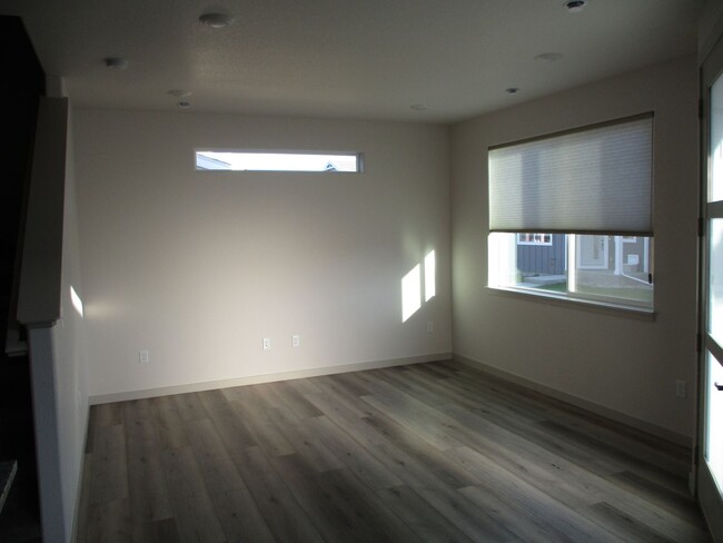 Building Photo - Newer Construction Berthoud Property