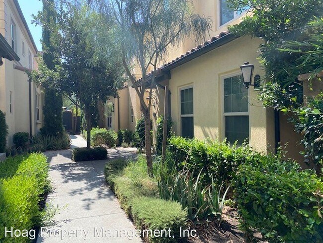 Building Photo - 3 br, 3.5 bath House - 62 Kestrel