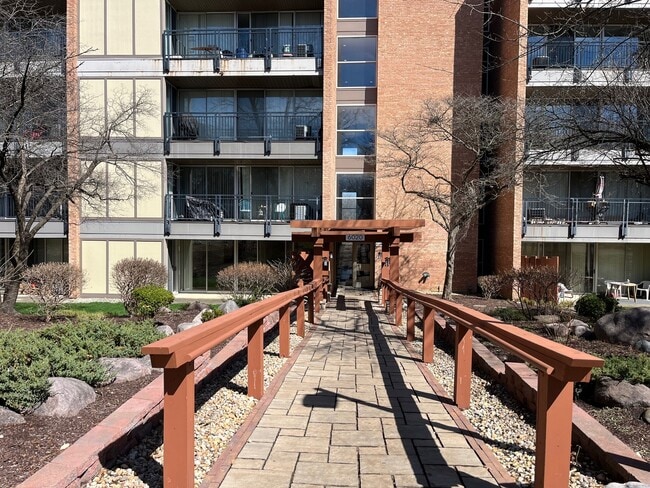 Building Photo - 6020 Oakwood Dr