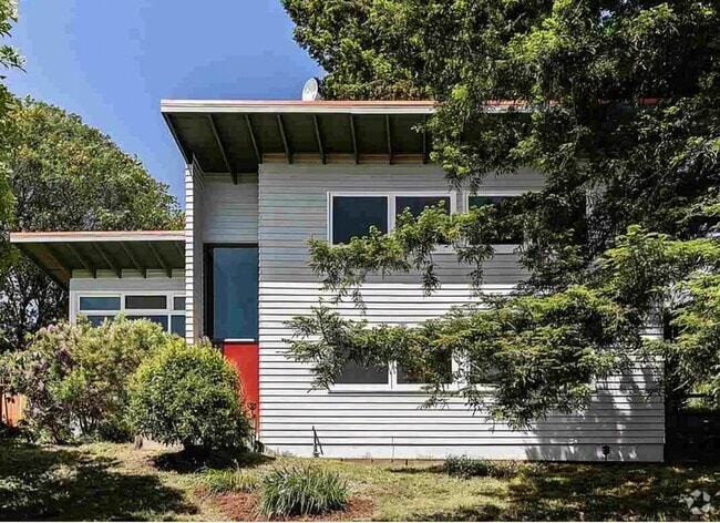 Building Photo - 1069 Sterling Ave