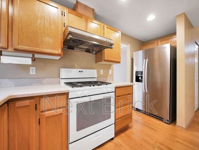 Building Photo - 4331 NE 9th Pl