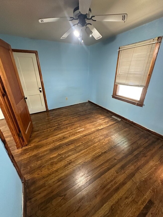 Building Photo - 2 bed/1 bath
