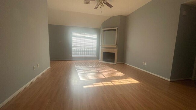 Foto del edificio - 9238 Golden Sunshine Dr