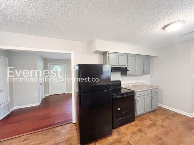 Foto del edificio - 5884 Caroline Dr