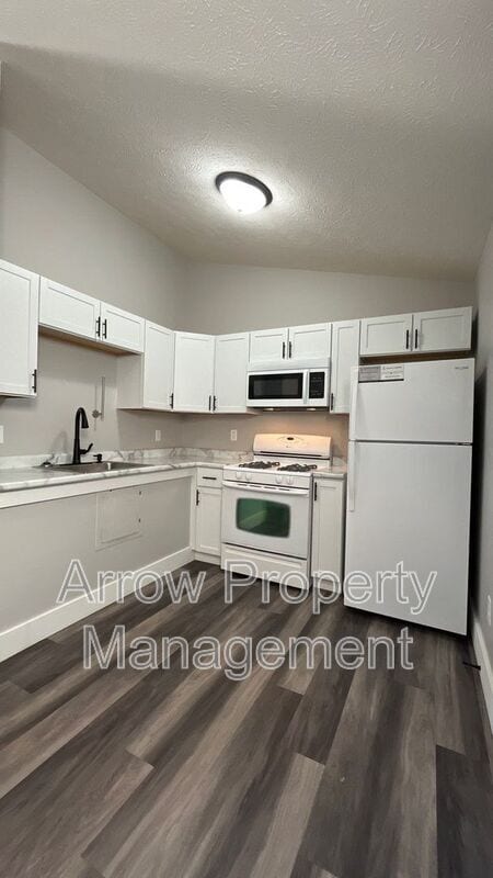 Building Photo - 877 N 26th St