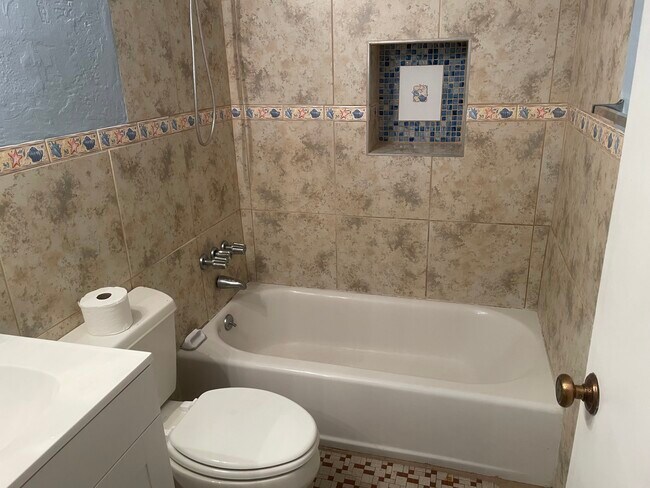 Foto del edificio - 1210 Leon Ln