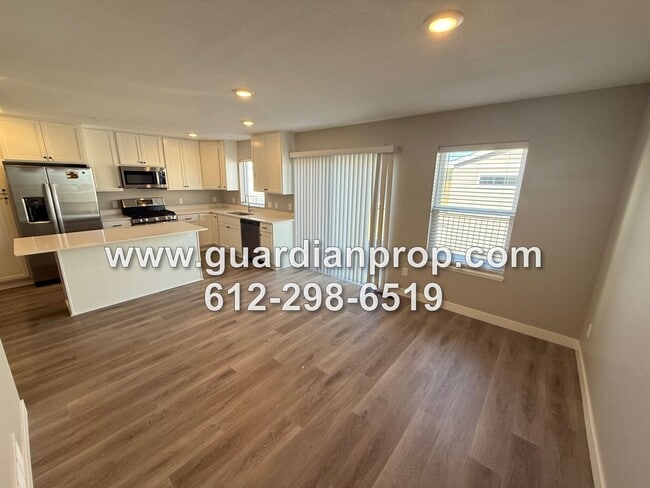 Foto del edificio - End Unit Luxury New Construction Townhouse...