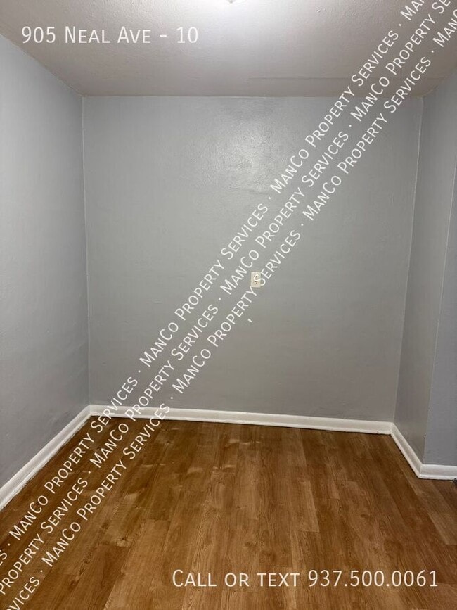 Foto del edificio - 905 Neal Ave