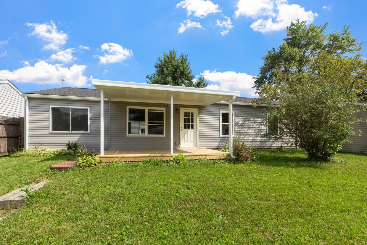 Primary Photo - 261 Sunset Dr S