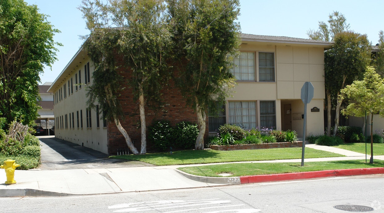 Building Photo - 180 S Catalina Ave