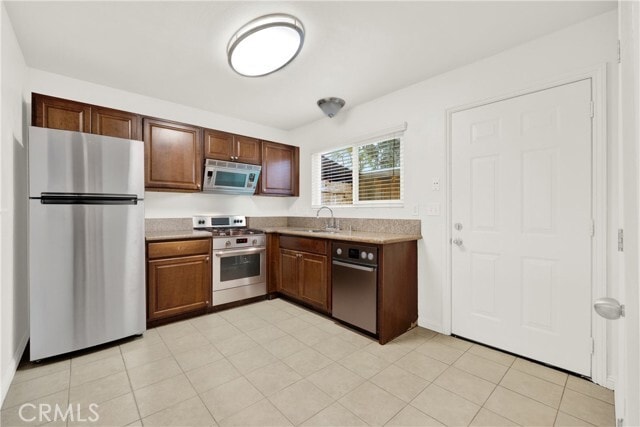 Building Photo - 980 E Mission Ave