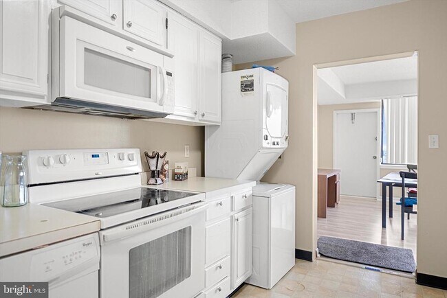 Building Photo - 3709 S George Mason Dr