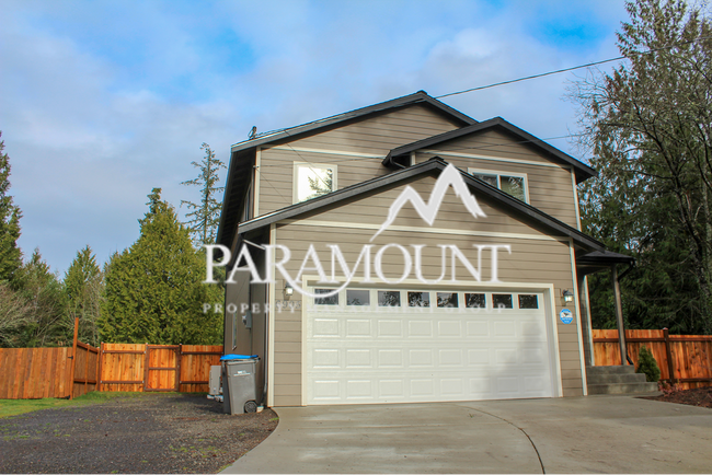 Building Photo - Gorgeous Newly Built 3 Bedroom!