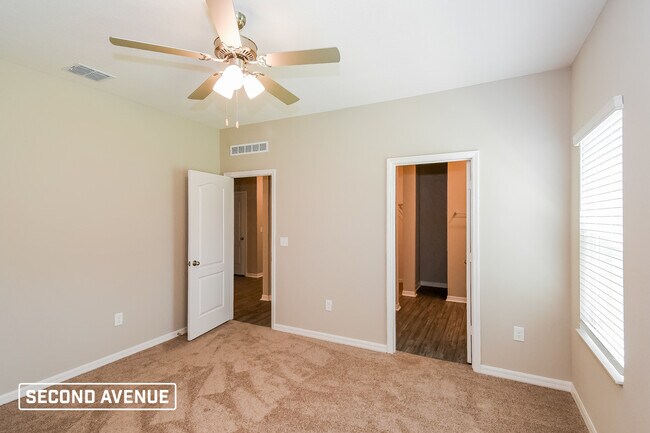 Foto del edificio - 478 Falcon Ridge Rd