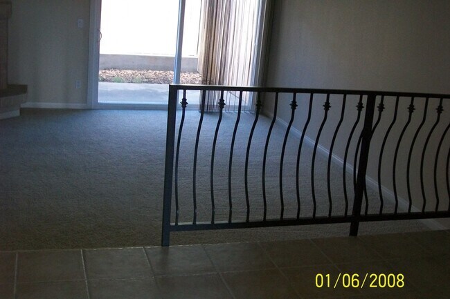 Building Photo - 2 Bed 1.5 Bath Condo