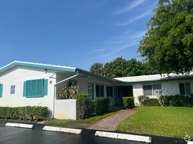 Building Photo - 18 Ave. Villas LLC