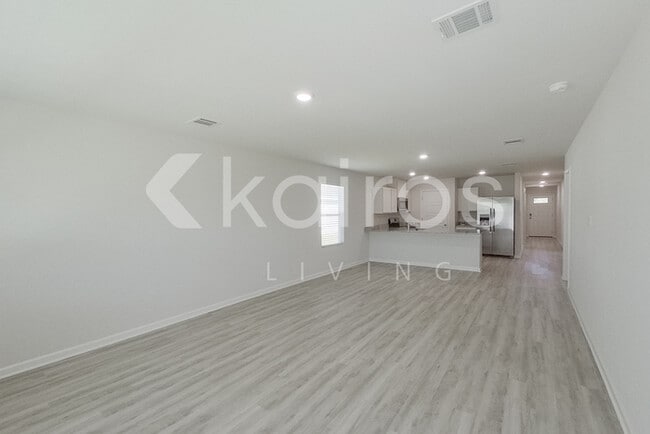 Foto del edificio - 14231 War Admiral Ave