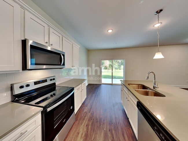 Building Photo - 3820 Chivalry Dr