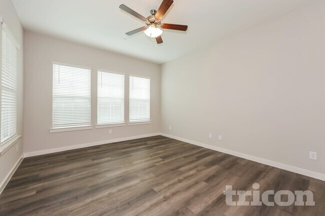 Building Photo - 321 Lincoln Cir