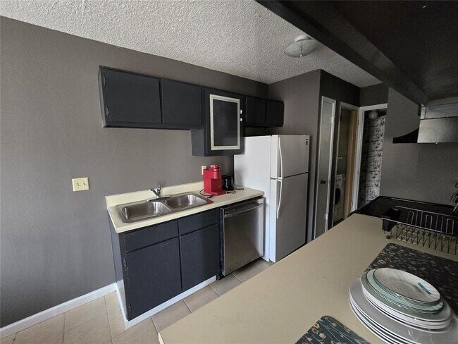Foto del edificio - 2750 Holly Hall St