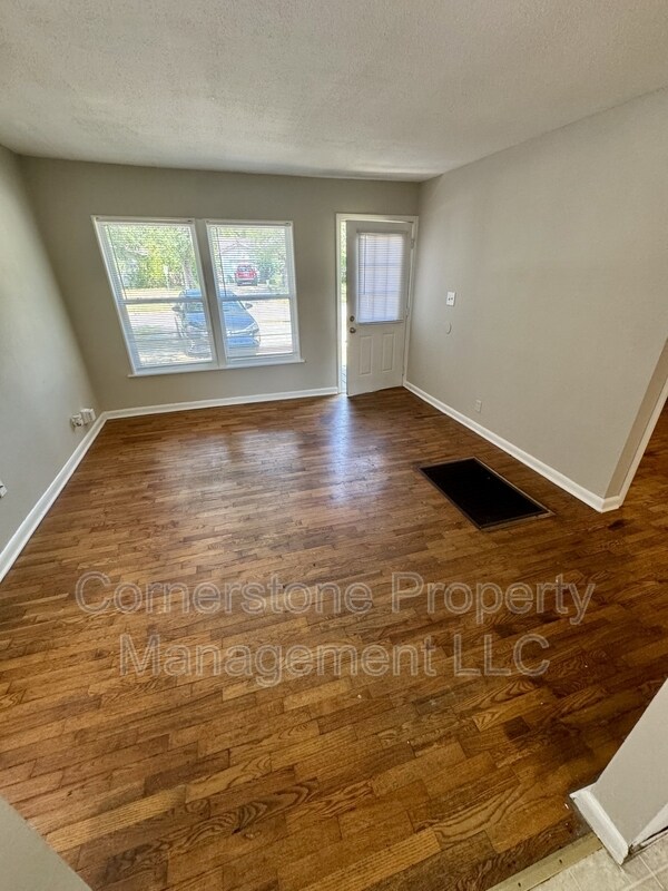 Building Photo - 1611 W 22nd Terrace