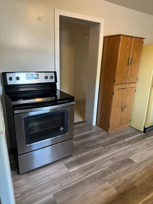 Foto del edificio - 643 Hansen Ave