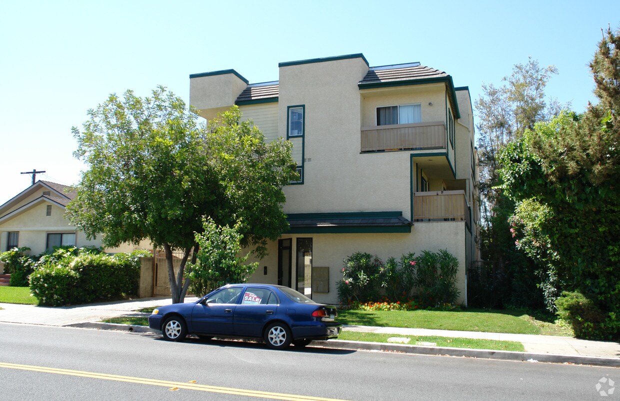 Building Photo - 540 W Wilson Ave