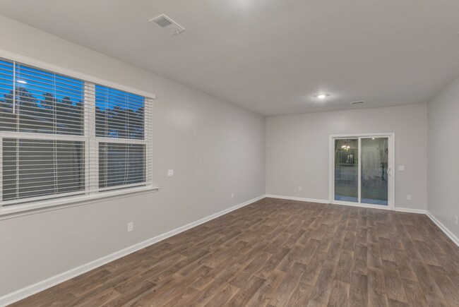 Foto del edificio - Modern Living in Summerville