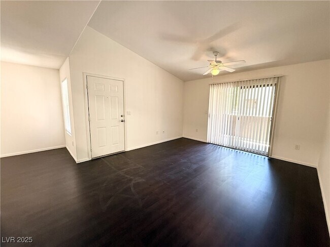 Foto del edificio - 555 E Silverado Ranch Blvd