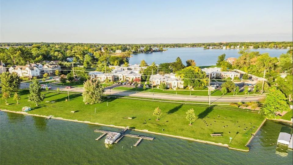 1637 Cass Lake Rd Unit B, Keego Harbor, MI 48320 Condo for Rent in Keego Harbor, MI