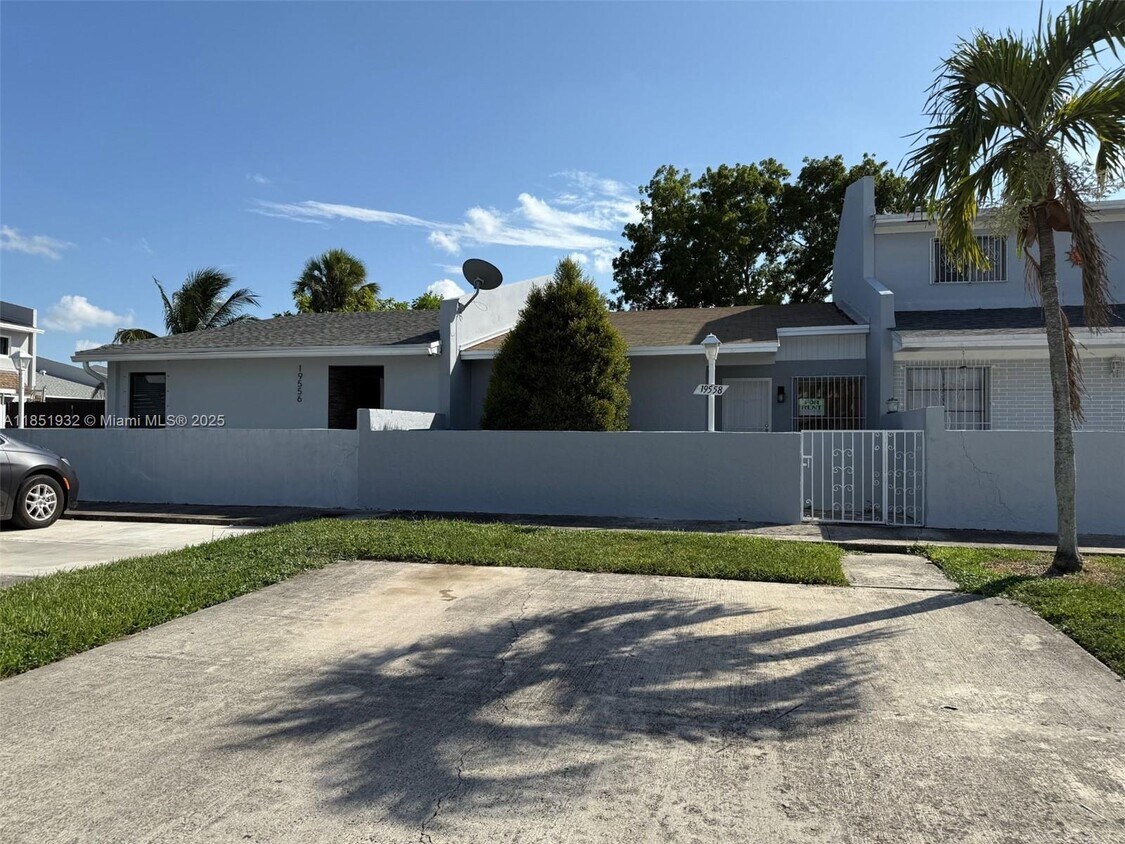 Foto principal - 19558 NW 55th Cir Pl